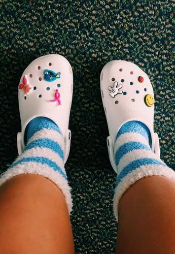 5 fashionable ways to wear crocs Crocs however, has to be the most comfortable shoe ever made in fashion.